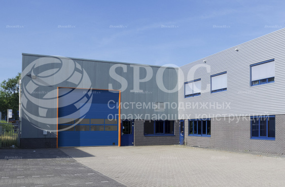 Промышленные ворота с панорамным остеклением Doorhan ISD02 (4400х4600)